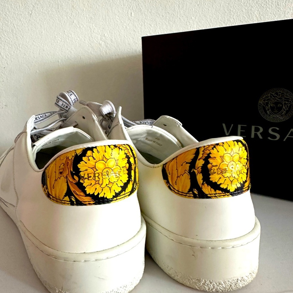 Men's Authentic Versace White w/Logo - Picture 5 of 9